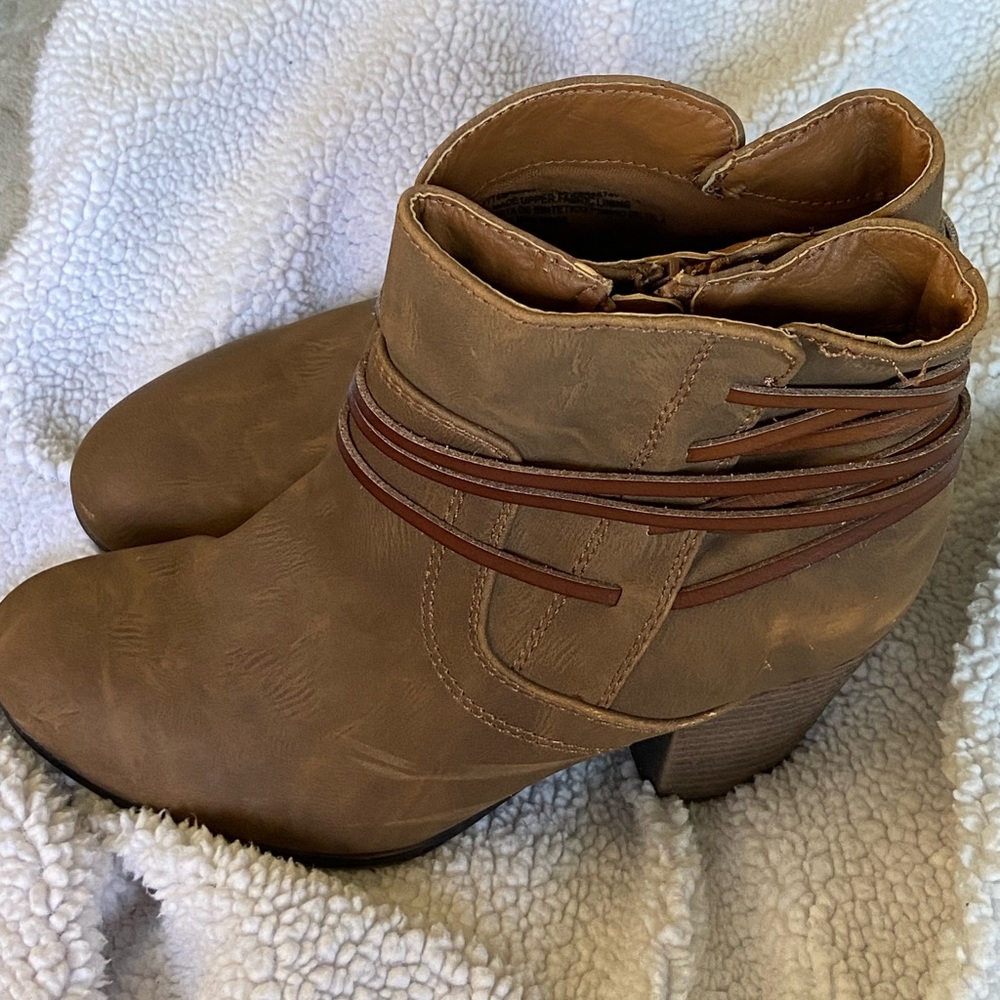 Time and try short boots size 7.5